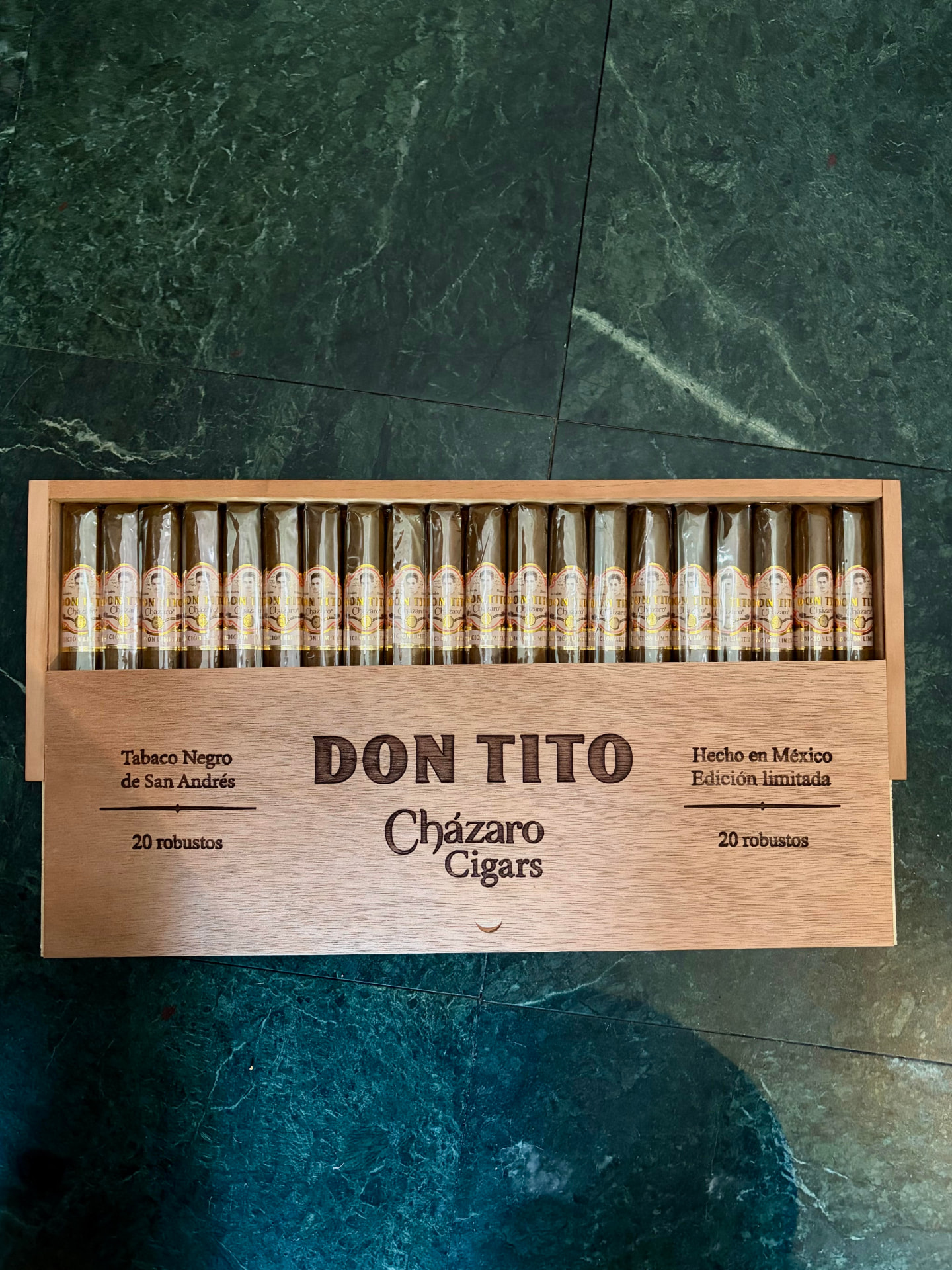 Don Tito Cházaro twenty piece wooden box, open